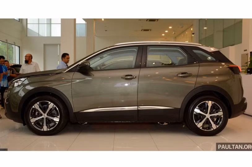 Về thiết kế, xe được xây dựng trên nền tảng Efficient Modular Platform (EMP2). Tuy nhiên hai phiên bản này có một số điểm khác biệt như ở biến thể Active THP, Peugeot 3008 sở hữu bộ mâm hợp kim 18 inch, bộ lốp Continental ContiCrossContact LX2 (kích thước 225/55).