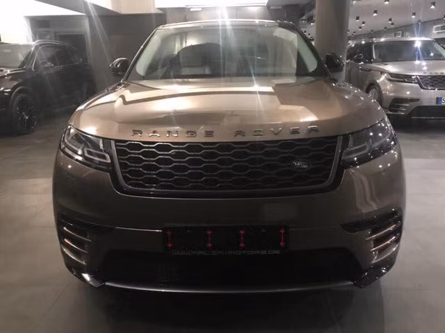 Hệ thống đèn chiếu sáng LED laser ma trận thông minh, có thể tự động điều chỉnh từng luồng chiếu sáng để không gây chói xe đối diện và thay đổi theo dải tốc độ.