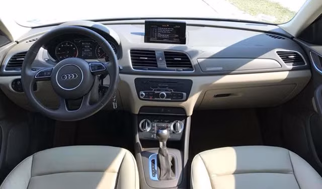 Nội thất bên trong cũng được đánh giá còn mới và có thiết kế cao cấp.