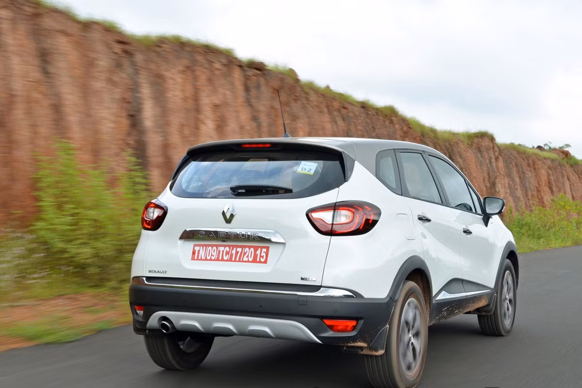 Xe có kích thước chiều dài 4.329mm, rộng 1.813mm và cao 1.613mm và chiều dài cơ sở là 2.673mm. Khoảng sáng gầm xe đạt 210 mm. Bộ vành là loại hợp kim kích thước 17 inch.