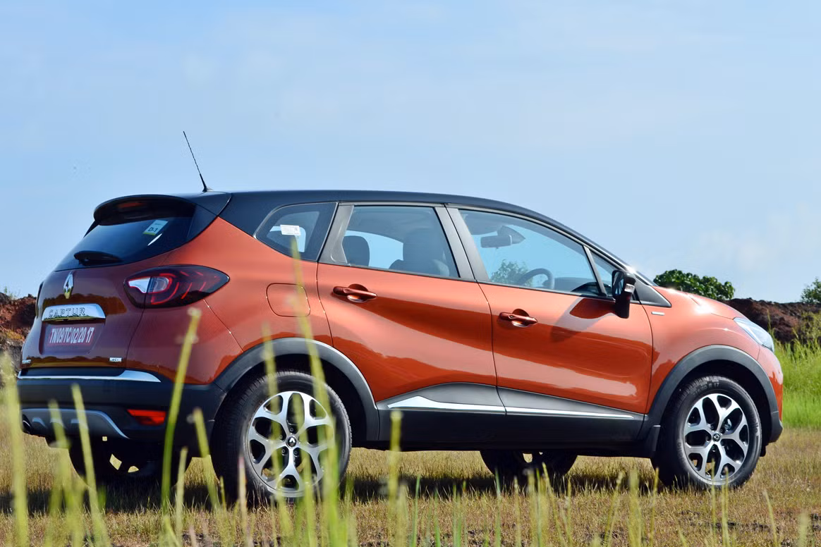 Trang bị các tính năng an toàn trên xe gồm: hai túi khí phía trước, chống bó phanh, cân bằng điện tử và hệ thống trợ lực phanh…