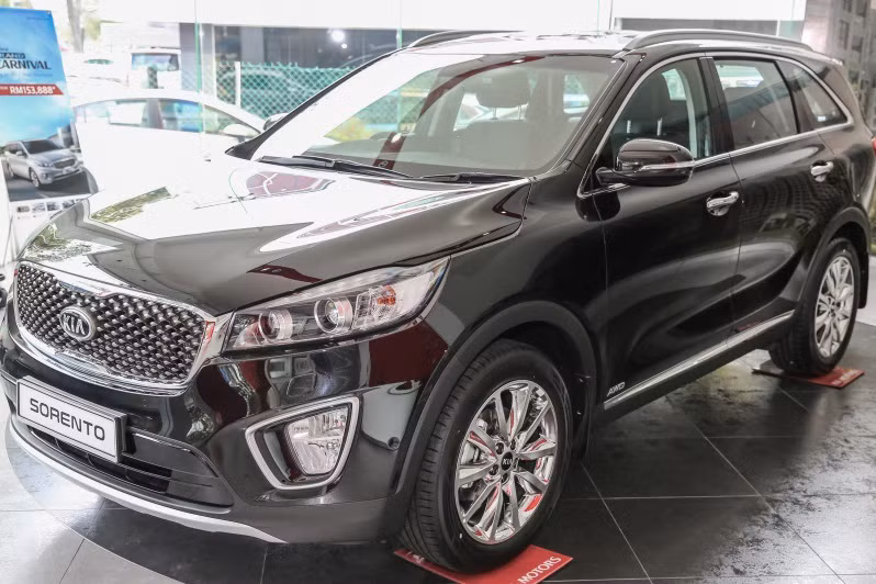 Mới đây, phiên bản High Spec cao cấp của mẫu xe gia đình Kia Sorento 2017 hoàn toàn mới thêm lựa chọn cho người tiêu dùng. Kia Sorento High Spec 2017 có giá bán 191.888 RM (tương đương khoảng 1,04 tỷ đồng). 