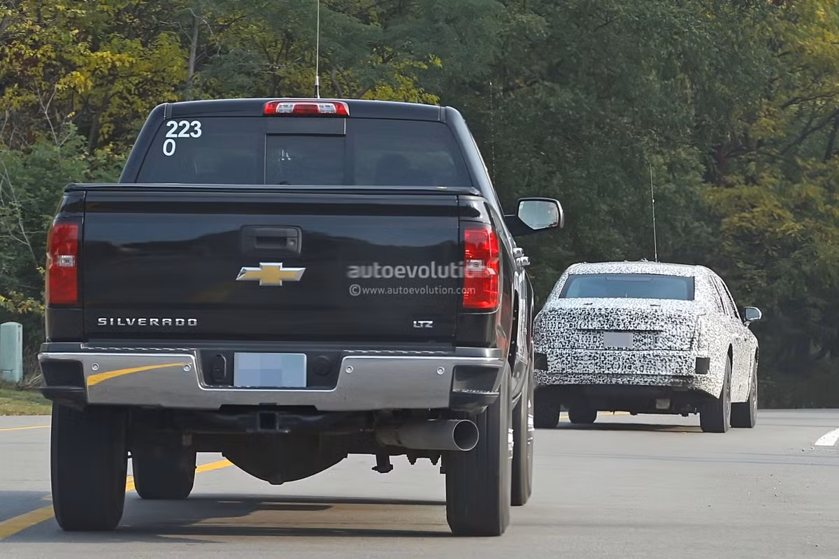 Ngoài ra, chiếc xe còn được trang bị hệ thống treo thích ứng để mang đến cảm giác thoải mái hơn cho Tổng thống Mỹ Donald Trump.