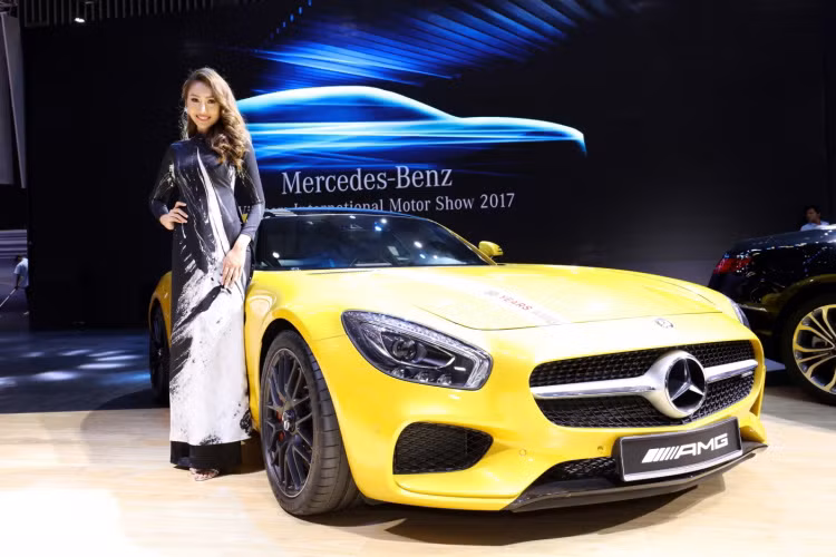 Bước sang năm thứ 3 tổ chức, triển lãm ôtô Quốc tế Việt Nam 2017 (VISM) diễn ra trên diện tích rộng hơn nhiều lên tới trên 10.000m2 với sự góp mặt của 13 thương hiệu danh tiếng tại Trung tâm Hội chợ và Triển lãm Sài Gòn (SECC) với nhiều mẫu xe cổ và xe sang hàng hiếm.