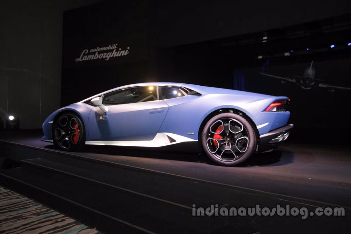 Theo Lamborghini cho biết, siêu bò Huracan LP610-4 Avio được lấy cảm hứng từ máy bay chiến đấu Không quân Ý với số lượng sản xuất giới hạn chỉ 250 chiếc trên toàn thế giới.