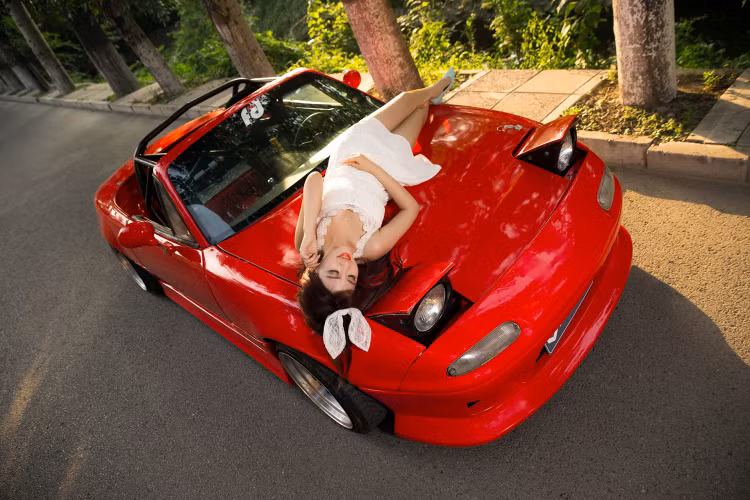 Trải qua gần 28 năm kể từ thời điểm ra mắt, Mazda MX-5 được đánh giá là một trong những chiếc mui trần nổi tiếng và được ưa chuộng nhất thế giới vì đơn giản, giá rẻ mà vẫn tinh tế.