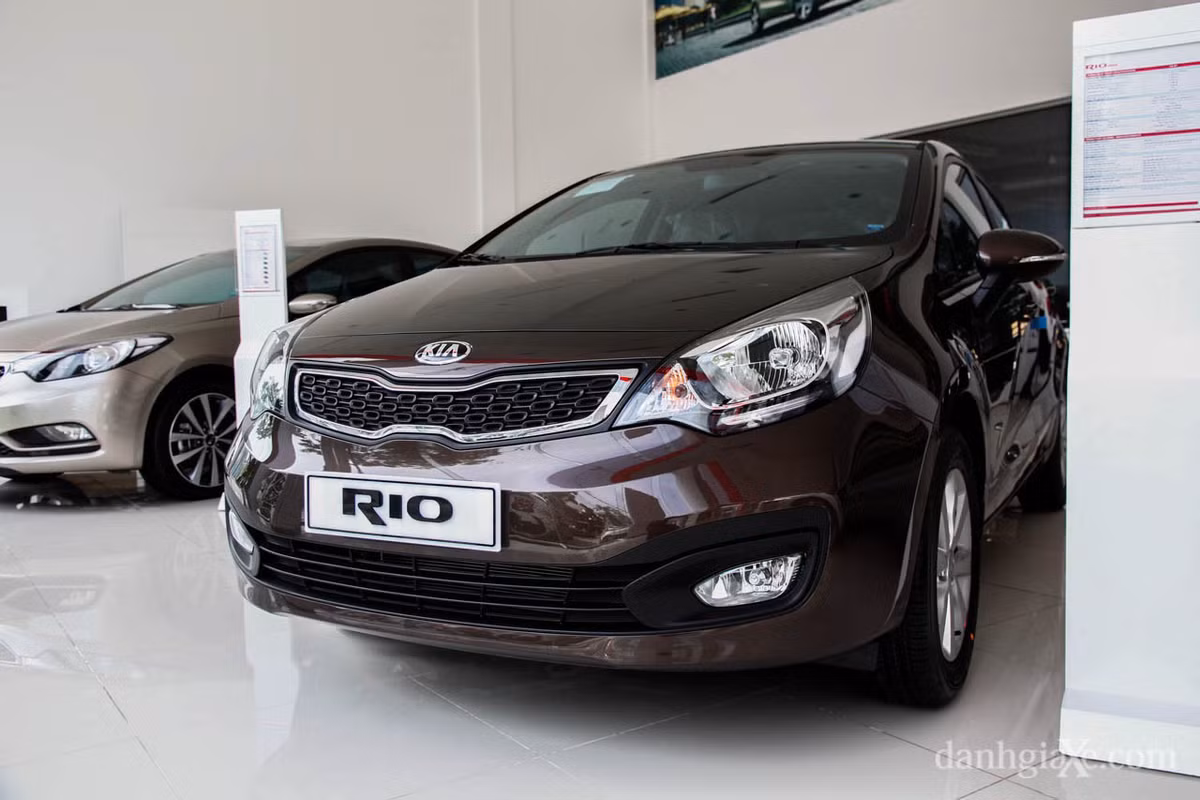 Kia Rio được bán ra thị trường với 2 phiên bản cùng mức giá thực tế tại đại lý từ 470 triệu – 510 triệu đồng tại thị trường ôtô Việt.