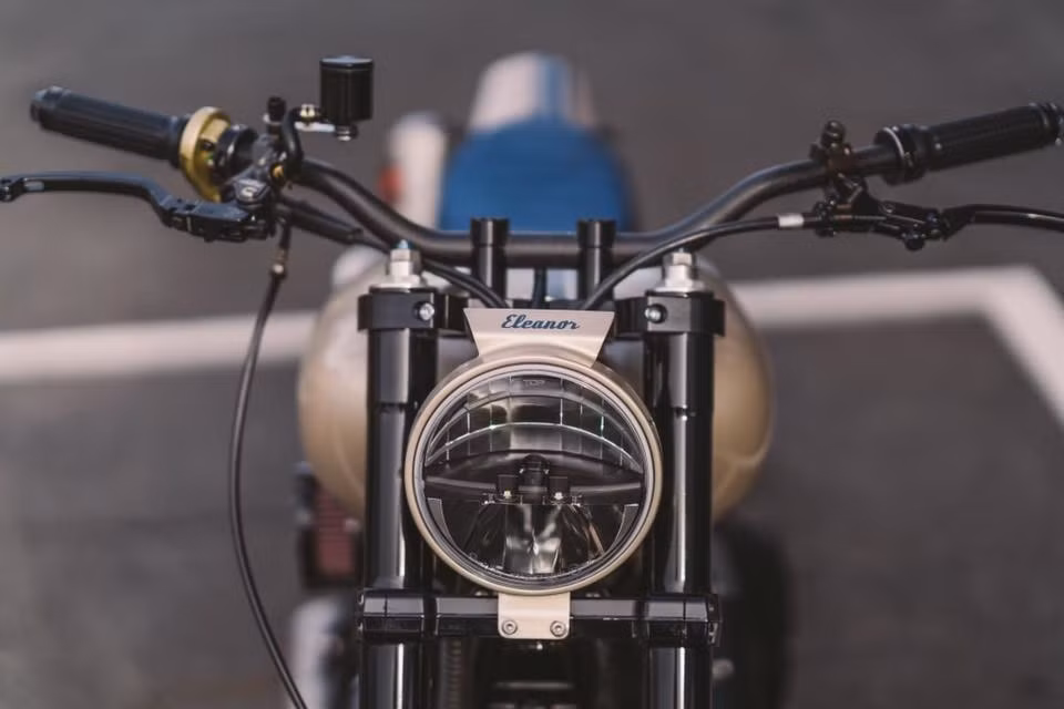 Loạt đồ chơi hàng hiệu được sử dụng để nâng cấp chiếc xe được thực hiện bởi kỹ sư Manuel Tilke, không chỉ đem đến vẻ ngoài tinh tế và sắc sảo mà còn cho khả năng vận hành mạnh mẽ.