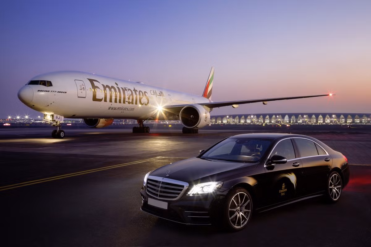 Mới đây, thương hiệu xe sang Mercedes-Benz đã chính thức hợp tác với hãng hàng không ddình đám Emirates Airline nhằm đưa đến các khách hàng những dịch vụ sang trọng bậc nhất.