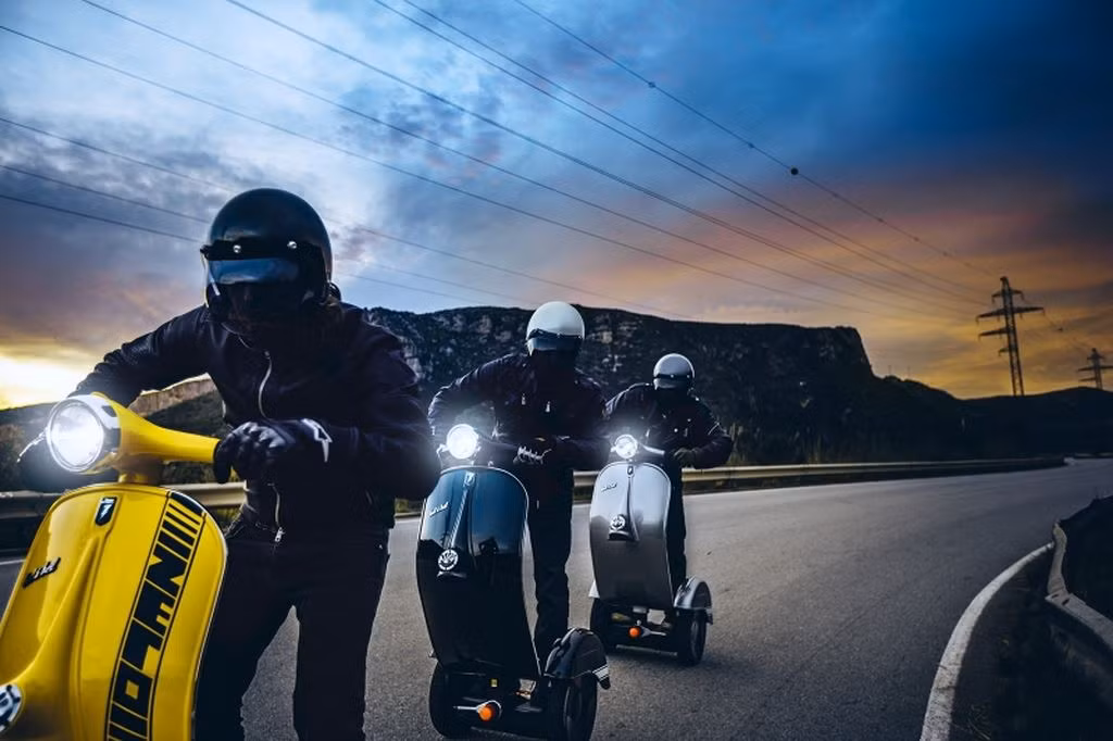 Mẫu xe tự cân bằng Bel&amp;Bel Z-Scooter gây thu hút khi có thiết kế giống hệt xe Vespa cổ điển. Thậm chí nếu thoạt nhìn rất dễ bị lầm tưởng với mẫu xe tay ga nổi tiếng này.