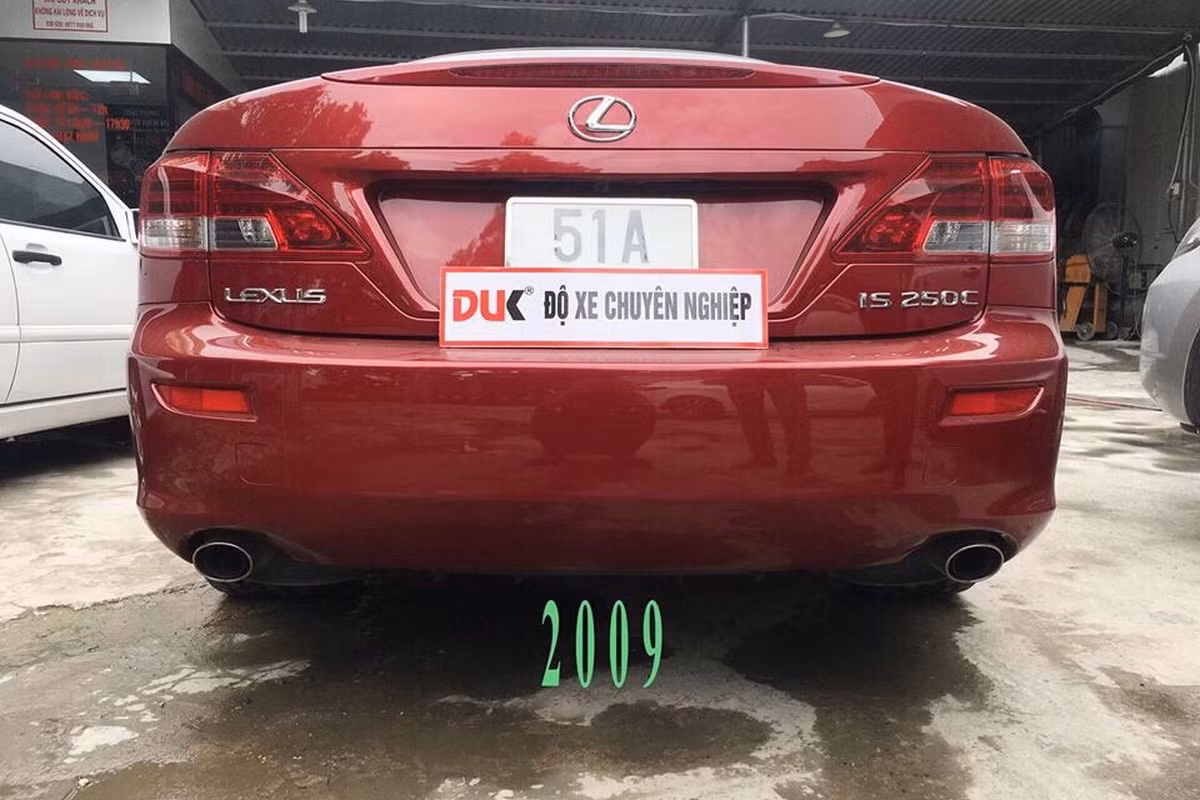 Hiện không rõ phiên bản độ này có làm lại động cơ hay không? Như được biết, Lexus IS250 sử dụng động cơ V6, dung tích 2,5 lít. Công suất 204 mã lực tại ngưỡng vòng tua 6.400 vòng/phút. Mô-men xoắn cực đại 250Nm tại 4.800 vòng/ phút. Hộp số tự động 6 cấp trên phiên bản IS250. Thông qua hệ dẫn động cầu sau.