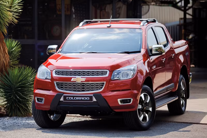 Theo đánh giá Chevrolet Colorado High Country mạnh ở khả năng vận hành và nhiều tiện nghi, đẳng cấp hơn bất cứ những chiếc sedan hay SUV bình dân nào khác. Những năm gần đây mẫu xe này nhiều lần đạt giải cao nhất trong các cuộc thi vượt địa hình trong nước và quốc tế.