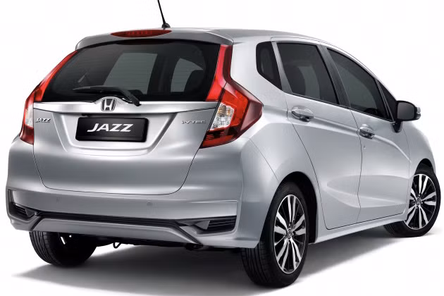 Nếu như về Việt Nam, phiên bản Honda Jazz mới sở hữu chiều dài tổng thể 3.915mm và chiều dài cơ sở 2.530mm. Về khả năng vận hành, Honda Jazz 2017 được trang bị động cơ xăng 1.5 lít i-VTEC, 4 xi-lanh, sản sinh công suất tối đa 117 mã lực tại vòng tua máy 6.000 vòng/phút và mô-men xoắn cực đại 146 Nm tại vòng tua máy 4.700 vòng/phút.