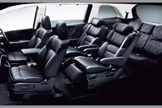 Ở bên trong nội thất, Odyssey mới có các chi tiết được bố trí tương tự thế hệ trước nhưng sở hữu thiết kế mới trực quan và đẹp mắt hơn. Một số chi tiết được làm mới như chất liệu bọc ghế mới và hệ thống kiểm soát hành trình thích ứng nâng cấp.