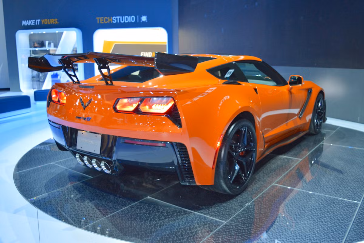 Hãng còn cung cấp một gói tùy chọn ZTK Performance Package, bao gồm bộ chia gió phía trước và lốp Michelin Pilot Sport Cup 2, cùng với đó là hệ thống khung gầm có thể điều chỉnh.