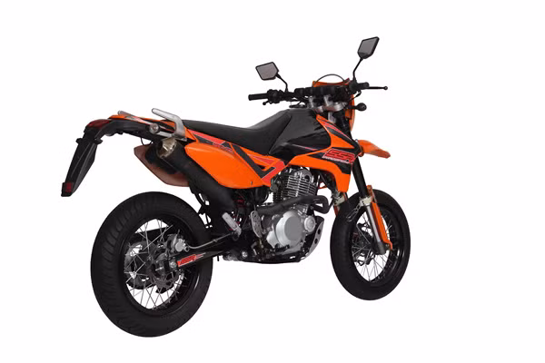 SSR XF250 được trang bị khối động cơ 250cc làm mát bằng không khí, bộ chế hòa khí được sử dụng cho Snake Eyes. Mức tiêu thụ nhiên liệu của xe vào khoảng 3,1 L/100 Km và bình xăng có dung tích 9,8 lít.