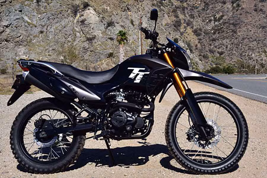 Tiếp đến là một cái tên CSC TT250 cũng có xuất xứ tại Trung Quốc với giá bán 2.195 USD (50 triệu đồng).