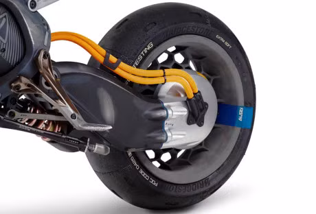 Cụm động cơ điện dẫn động tích hợp vào ổ trục bánh sau của xe. Nguồn ảnh: Autovolution.