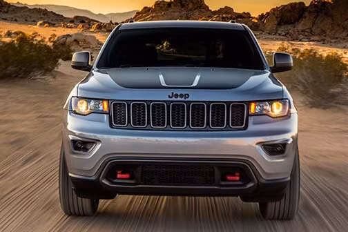 Cũng nằm trong danh sách là mẫu SUV cỡ lớn của Jeep là Grand Cherokee cũng chỉ có độ bền khiêm tốn như đàn em. Cả J.D Power và CR đều cho mẫu xe này điểm số thấp nhất về độ bền trong các hạng mục quan trọng như Động cơ/Hệ truyền động, Trang bị/Phụ kiện và cũng chỉ cho nó 2 điểm trong phần Thân vỏ/Nội thất.