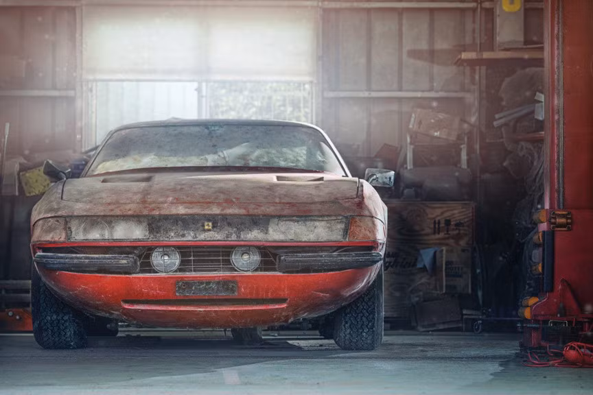 Đặc biệt đây là chiếc xe duy nhất mà thân xe làm bằng nhôm được xây dựng như một xe đua chạy đường phố, điều này giúp cho trọng lượng của chúng giảm đáng kể. Theo RM Sotheby, hãng siêu xe Ferrari đã xây dựng 5 chiếc Daytona thân nhôm khác, nhưng tất cả đều dành cho đường đua.