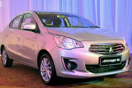 Mitsubishi Mirage 2017 được trang bị động cơ xăng 3 xi-lanh, dung tích 1,2 lít nâng cấp tăng công suất động cơ lên 78 mã lực và mô-men xoắn cực đại 100 Nm. Về mặt an toàn, Mitsubishi Mirage 2017 có 7 túi khí, hệ thống chống bó cứng phanh ABS, giám sát áp suất lốp và cân bằng điện tử.