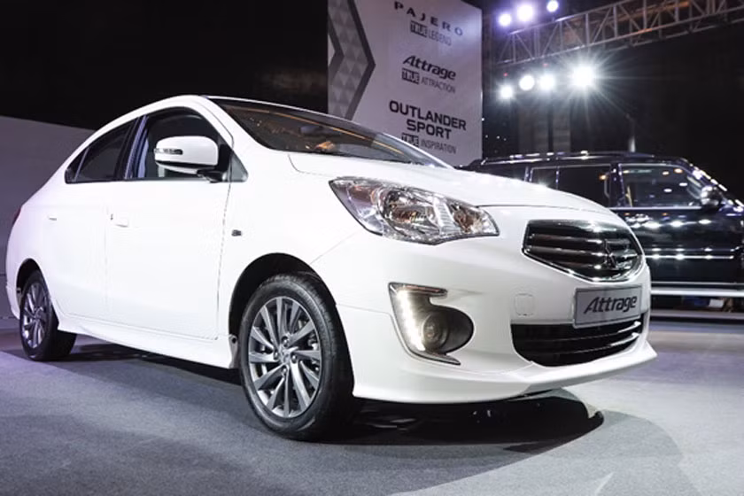 Tại thị trường ôtô Việt, các dòng xe Mitsubishi hiện đang giảm mạnh. Cụ thể, mẫu xe tô Mitsubishi Mirage được phân phối tại thị trường Việt Nam với 2 phiên bản Mirage MT và Mirage CVT. Trong tháng 9/2017 này, phiên bản Mirage MT được điều chỉnh giảm 60 triệu đồng và phiên bản Mirage CVT giảm 65 triệu đồng.
