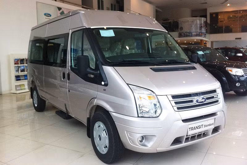 Cuối cùng là chiếc xe thương mại Transit được giảm giá thực tế khoảng 70 triệu đồng cho cả 3 phiên bản, giá bán thực tế từ 800 đến 850 triệu đồng (tùy vào từng đại lý).