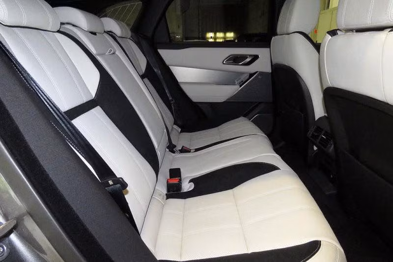 Hàng ghế sau có thể gập mở nâng tổng khoang hành lý của xe lên tới 1.731 lít, trong khi ở dạng bình thường, thể tích khoang hành lý là 632 lít, cửa cốp điều khiển bằng cử chỉ rảnh tay.