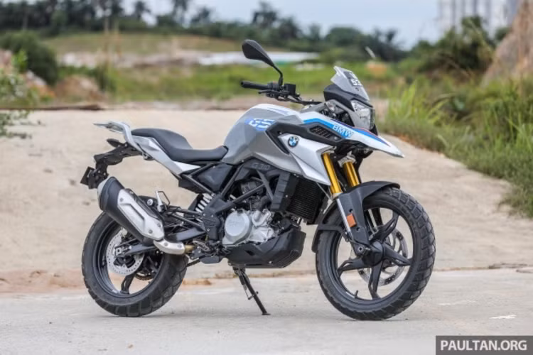 G310 GS phát triển dựa trên mẫu G310, dưới sự hợp tác của BMW Motorrad với nhà sản xuất xe máy Ấn Độ TVS, và nhắm mục tiêu vào thị trường cho những tay lái mới. G310 sở hữu một động cơ đơn 313 cc làm mát bằng chất lỏng, tích hợp công nghệ EFI với công suất 34 mã lực ở vòng tua 9.500 vòng/phút và mô-men xoắn 28 Nm ở 7.500 vòng/phút.