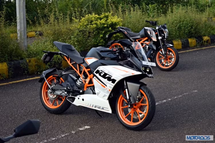 Đây là 2 dòng xe áp đảo về doanh số trong phân khúc của hãng xe máy KTM tại khu vực Đông Nam Á nói riêng cũng như thế giới nói chung. Hiện tại mức giá cho dòng xe này tại Việt Nam đang dao động ở mức từ 110-170 triệu đồng tùy phiên bản.