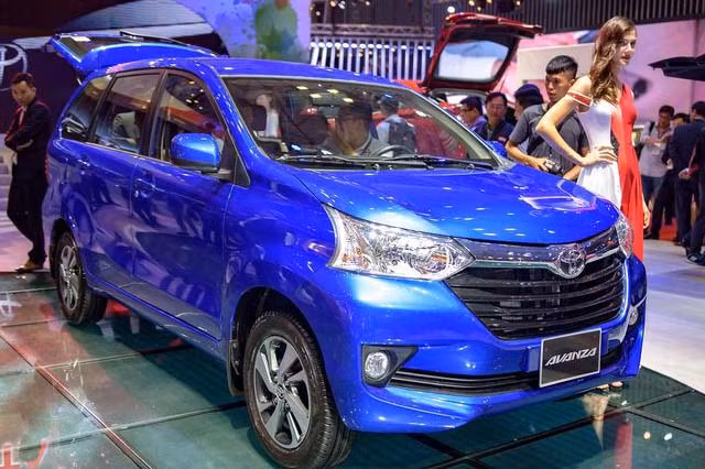 Trong khi đó, tại thị trường Việt Nam, Toyota Avanza cũng vừa ra mắt tới các khách hàng trong nước thông qua triển lãm VMS 2017 diễn ra đầu tháng 8/2017, hiện giá bán của mẫu xe MPV giá rẻ này vẫn chưa được hãng xe ôtô Toyota tiết lộ đến người tiêu dùng.