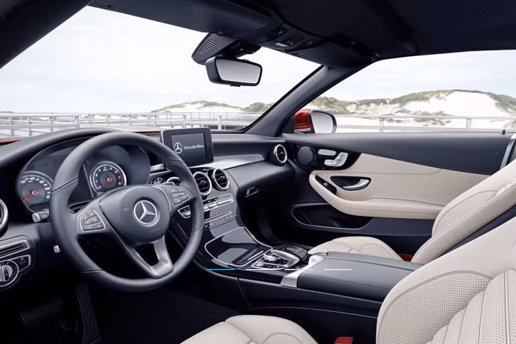 Các trang bị an toàn và hỗ trợ lái phải kể đến là hệ thống hỗ trợ phanh chủ động, chống bó cứng phanh ABS, phòng ngừa va chạm, hỗ trợ đỗ xe chủ động tích hợp ParkTronic, chức năng cảnh báo mất tập trung, ổn định thân xe điện tử và hỗ trợ khi gió thổi ngang. Hệ thống phanh Adaptive với chức năng hỗ trợ dừng xe (Hold), hỗ trợ khởi hành ngang dốc. Xe có 5 chế độ lái Comfort, Sport, Sport +, Individual và Eco.