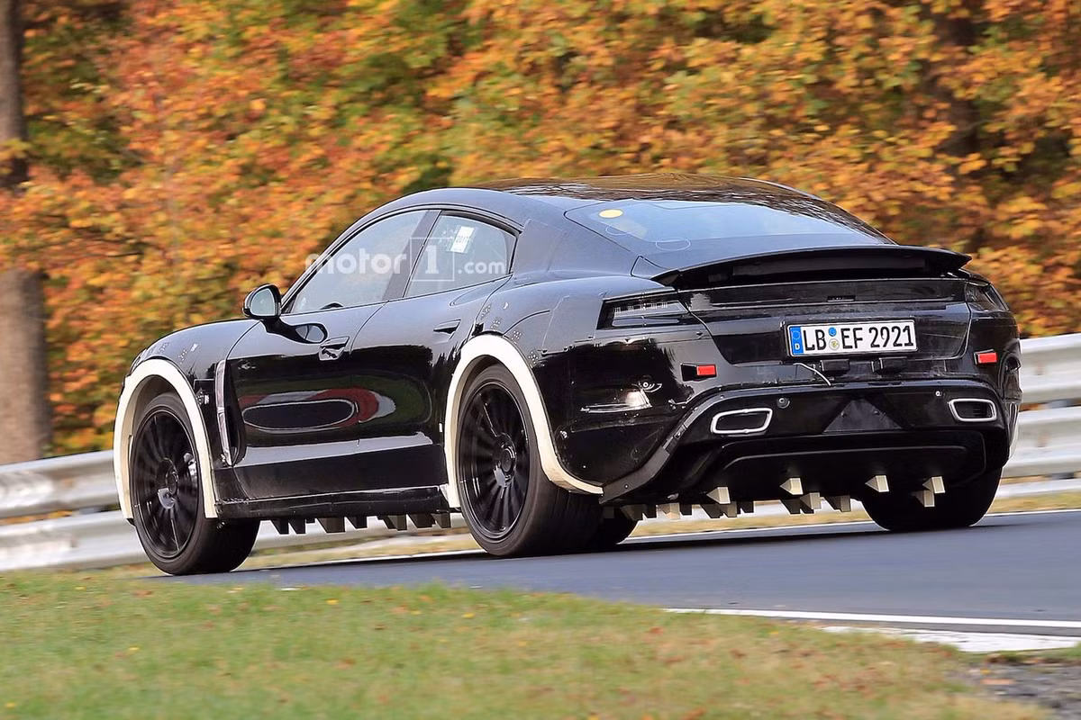 Theo kế hoạch sản xuất đưa mẫu xe Porsche Mission E ra mắt vào năm 2019, tập đoàn Volkswagen cam kết đầu tư 700 triệu Euro (822 triệu đô la) để xây dựng những dây chuyền sản xuất và nhà máy chuyên dụng cho Mission E và những chiếc xe điện tiềm năng trong tương lai và nó sẽ mang lại 1400 công ăn việc làm tại đại bản doanh của hãng đặt tại Stuttgart.