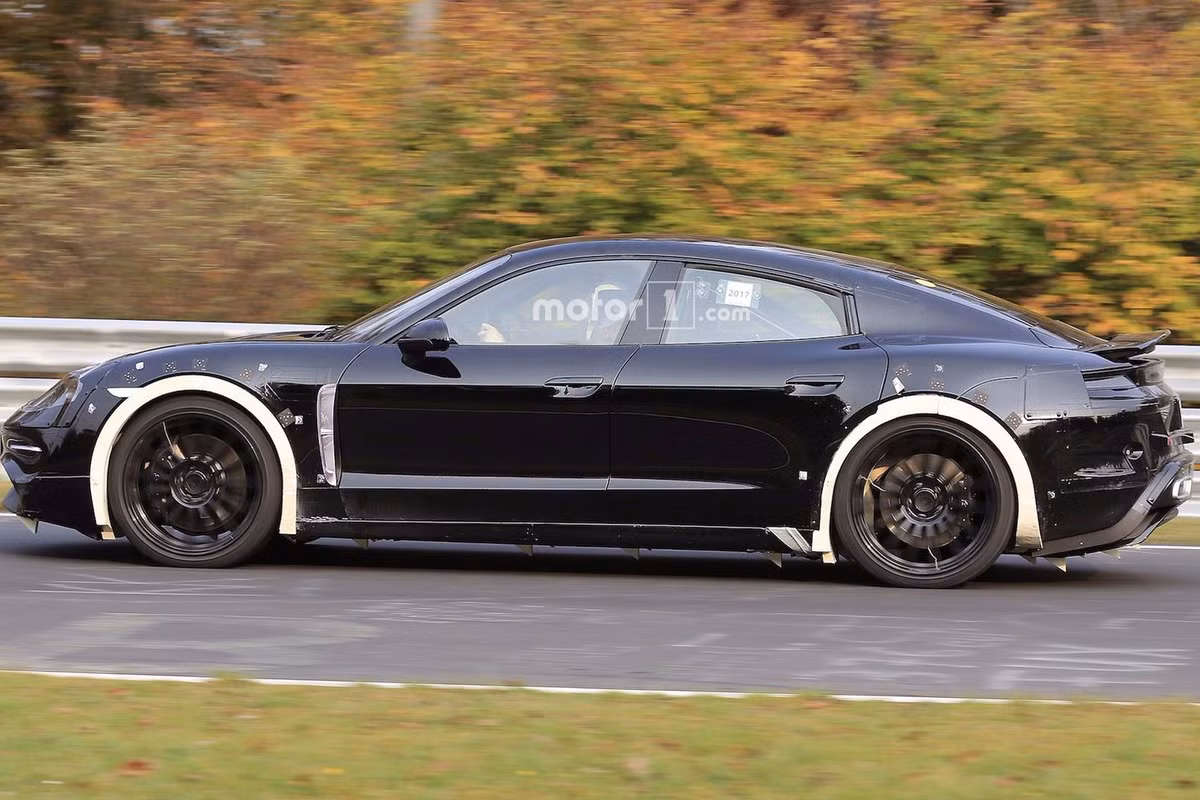 Porsche Mission E vẫn giữ được thiết kế hút mắt, và hiệu năng đột phá và đặc biệt với mức giá khoảng 85.000 USDcủa chúng chỉ tương đương một chiếc sedan hạng sang Panamera tiêu chuẩn. Nguồn ảnh: motor1.com