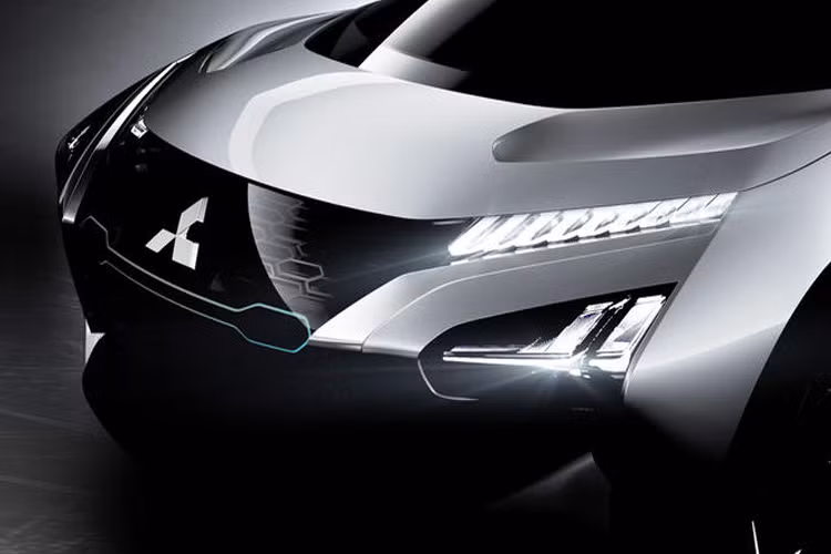 Qua những hình ảnh “nhá hàng” hiếm hoi có thể thấy E-Evolution được thiết kế theo một ngôn ngữ hoàn toàn khác so với các mẫu xe hiện tại với vẻ ngoài mạnh mẽ, sắc sảo. Lưới tản nhiệt cỡ lớn phía trung tâm tích hợp 2 dải đèn LED chiếu sáng ban ngày.