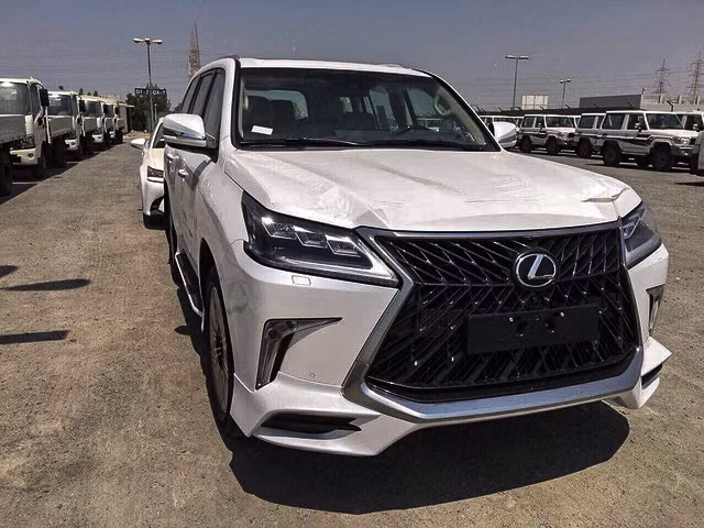 Lexus cho biết chỉ có 150 chiếc LX570 Superior được phân phối tại thị trường Trung Quốc với mức giá khởi điểm từ 1,47 triệu CNY. Chiếc xe được nhập về Việt Nam đang được chào bán với mức giá 438.000 USD (khoảng 10 tỷ đồng) trong khi đó Lexus LX570 chính hãng đang được bán với giá 7,81 tỷ đồng. 