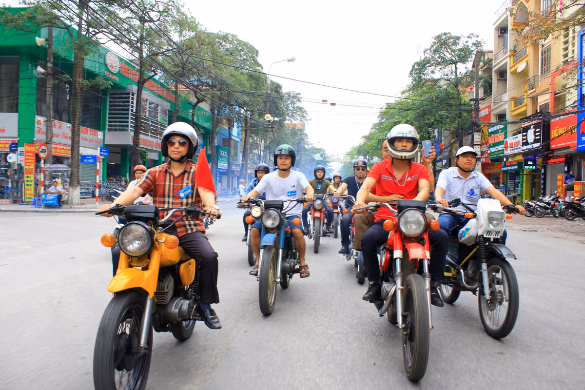 Không chỉ riêng mình Minsk, xe máy Simson trên cả nước hiện nay cũng có số lượng người chơi khá đông, không phân biệt lứa tuổi, giai cấp.