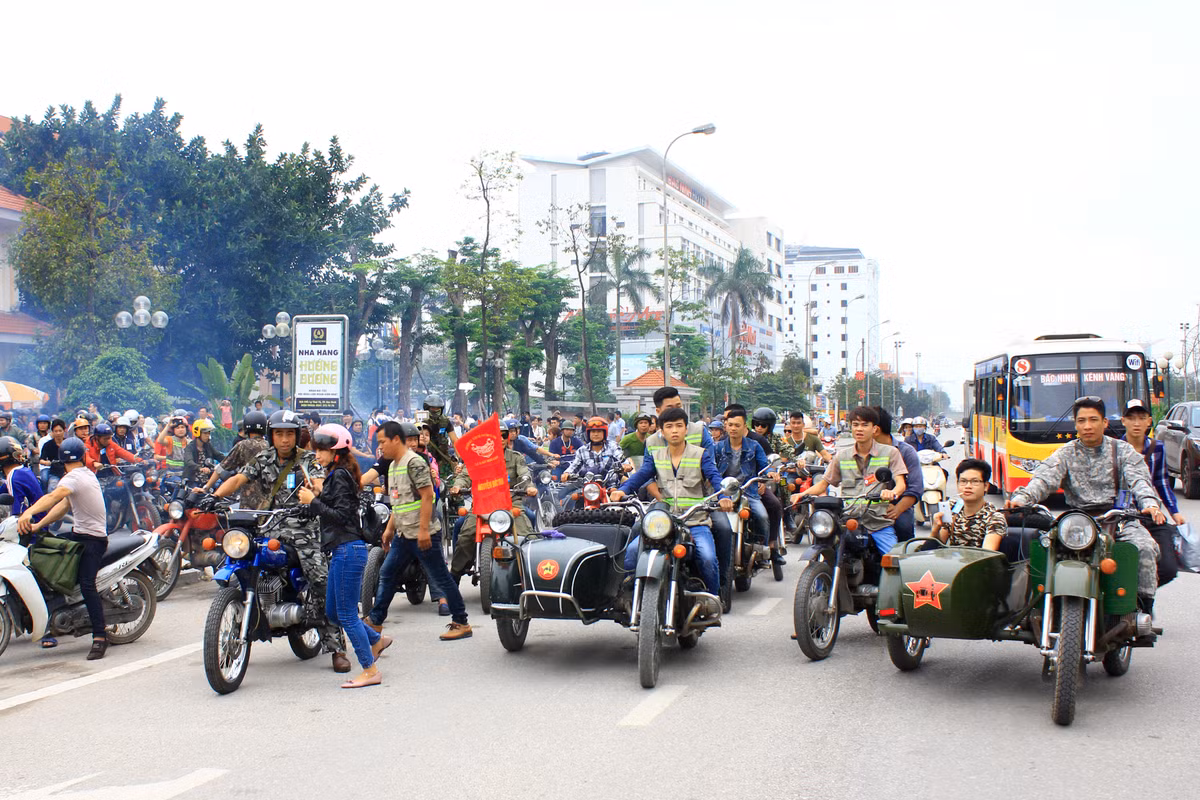 Có thể nói, từ lâu xe máy Minsk là một dòng xe đa dụng với nhiều người dân Việt Nam, đặc biệt là khu vực phía Bắc. Từ những năm 80 của thế kỷ trước. Tuy nhiên chỉ sau một thời gian, nó được dần chuyển giao tới cho đồng bào dân tộc vùng cao của Việt Nam bởi những đặc điểm ưu việt và khả năng tiện ích phù hợp của nó.