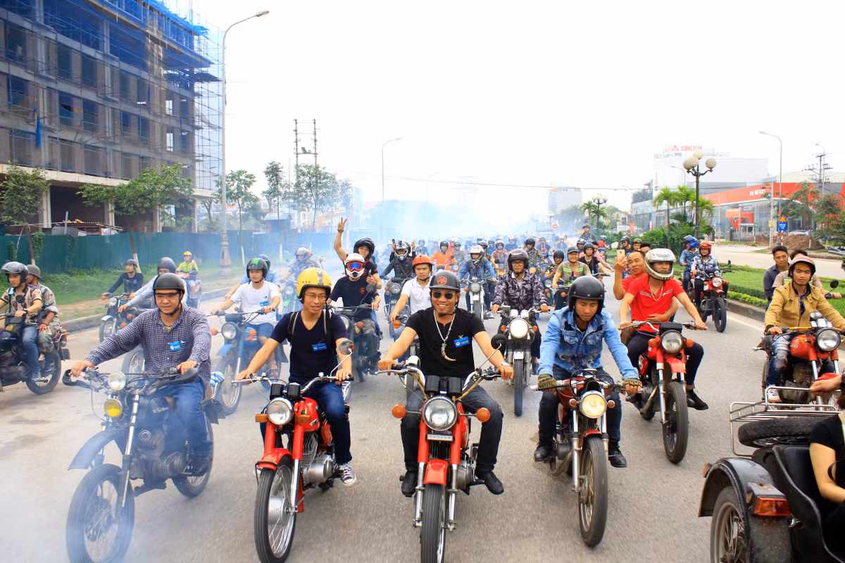 Được trang bị khối động cơ 2 kỳ, xi-lanh đơn với thể tích 125cc, bền, khỏe và kết cấu khung sườn khá chắc chắn, tuy nhiên trải qua bao năm tháng, chiếc xe “chở lợn” Minsk đã phần nào “xuống sức” và có biểu hiện “ốm đau” thất thường.