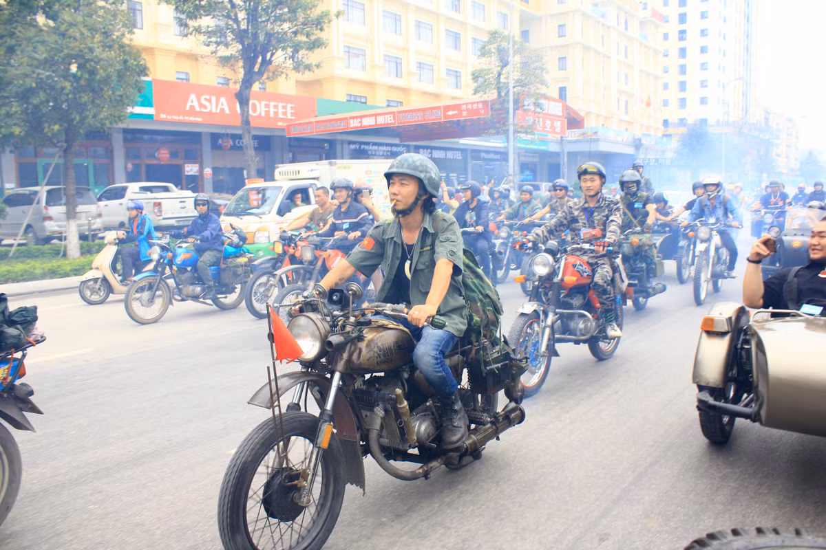 Dòng xe Minsk rất hay hỏng học vặt, và việc bạn phải dắt bộ cả một đoạn đường dài vài km là điều quá bình thường, một người chơi lâu năm về dòng xe hai kỳ Minsk ở Thái Nguyên chia sẻ.