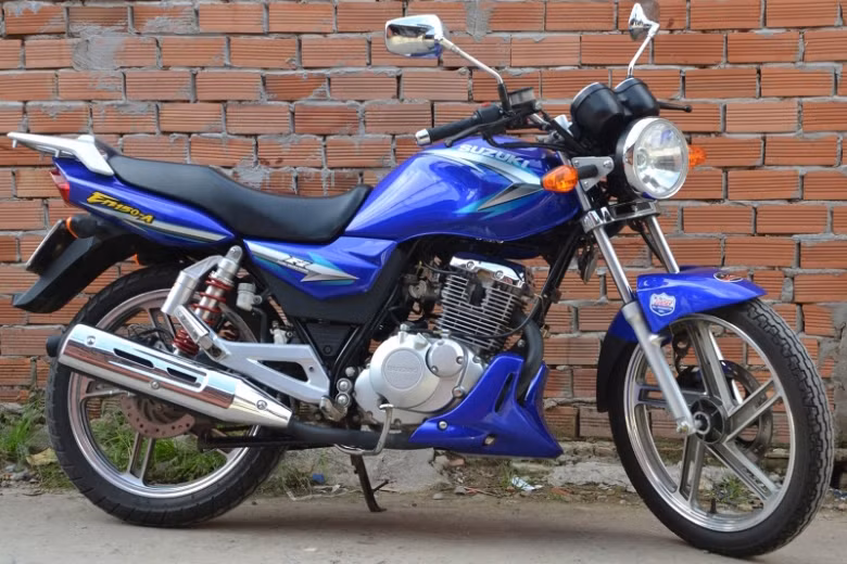 Xuất hiện tại Việt Nam từ rất sớm, Su En150 được các cửa hàng tư nhân nhập về, cạnh tranh trực tiếp với Fz16 vs FZS v.v..