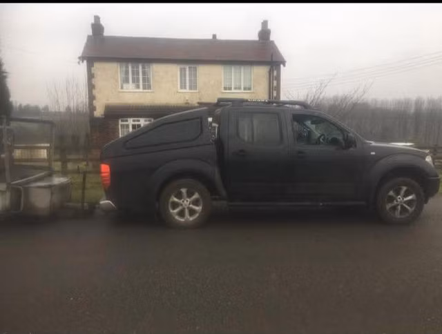 Trên mạng xã hội, hàng loạt hình ảnh những chiếc xe Navara bị gãy khung liên tục được nhiều chủ xe tại Anh đăng tải kèm những lời phàn nàn tỏ ra thất vọng.