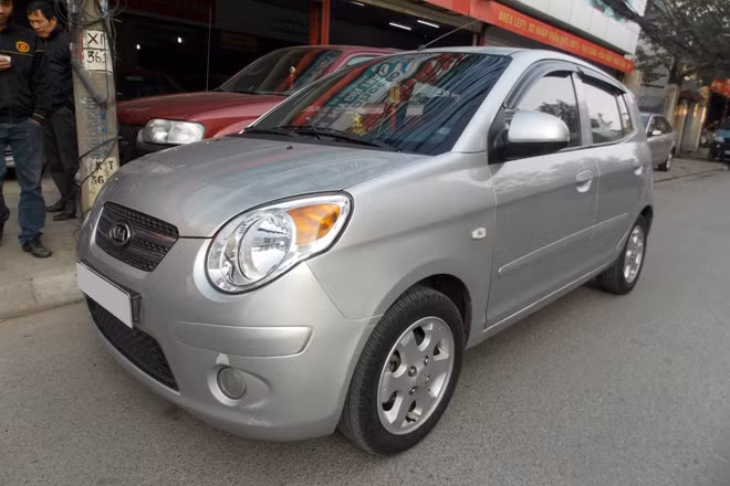 Mẫu xe giá rẻ này cho thấy sự linh hoạt và tiện dụng khi di chuyển đường phố nhờ trang bị động cơ 1.2L, số tự động 4 cấp, mô-men xoắn đạt hiệu quả ngay từ tốc độ 2.000 vòng/phút của động cơ cộng với trọng tải của xe chỉ 857 kg, chiếc xe khá bám đường và đầm xe ở tốc độ dưới 80km/h.