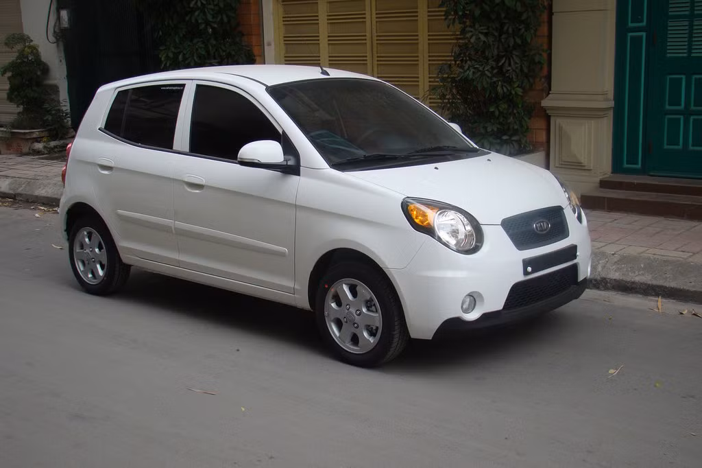 Trong những mẫu xe ôtô cũ nhập khẩu trên thị trường hiện nay, Kia Morning 2008 là sự lựa chọn tuyệt vời cho những ai muốn mua một chiếc xe giá rẻ nhưng vẫn luôn an tâm về chất lượng. Đây là mẫu xe sở hữu nội thất và ngoại thất khá sang trọng và tiện nghi hướng tới sự bền bỉ.