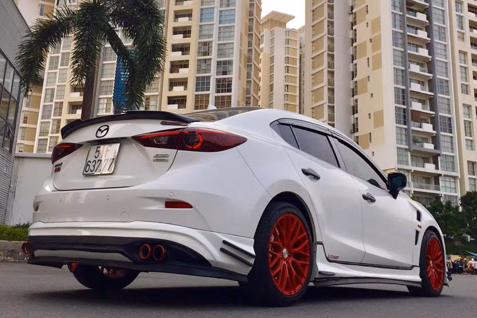 Phần đuôi xe là cặp ống-xả độ hiệu On Off danh tiếng, mang đến sự mạnh mẽ và uy lực hơn cho xe.