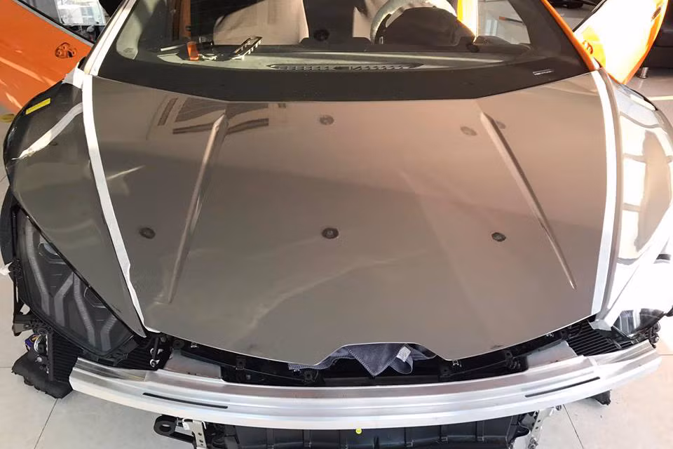 Hiện chưa rõ chi phí cho lần thay áo của siêu xe Lamborghini Huracan độ Novara Edizione độc nhất Việt Nam là bao nhiêu. Trong khi đó, giá bán của Lamborghini Huracan phiên bản tiêu chuẩn tại Mỹ có giá bán khởi điểm khoảng 282.352 USD. Tại thị trường Việt Nam siêu xe này có giá chính hãng khoảng 15 tỷ đồng.