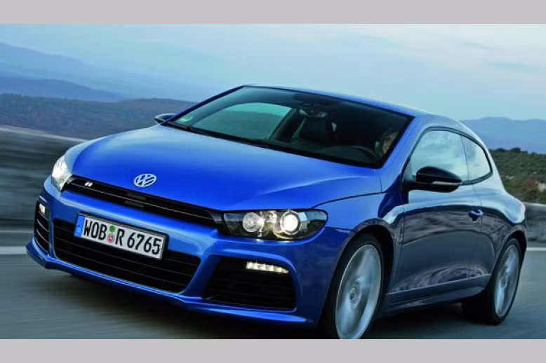 Tại thị trường ôtô Việt - Volkswagen Scirocco ccũng chỉ vừa mới được ra mắt hồi cuối tháng 7 vừa qua, Volkswagen Việt Nam đưa ra mức giá cho Scirocco R là 1,799 tỷ đồng. Đồng thời xe được phân phối với số lượng giới hạn 30 chiếc và có tổng cộng 7 lựa chọn khác nhau.