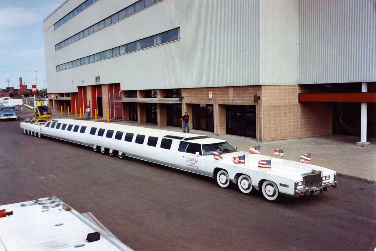 Tiếp theo là chiếc Limousine dài nhất thế giới với chiều dài lến đến 30,5m và nó có 26 bánh xe. American Dream thuộc sở hữu của nhà sưu tập xe hơi và nhà thiết kế Jay Ohrberg. Xe trang bị động cơ phản lực V8 Corvette.