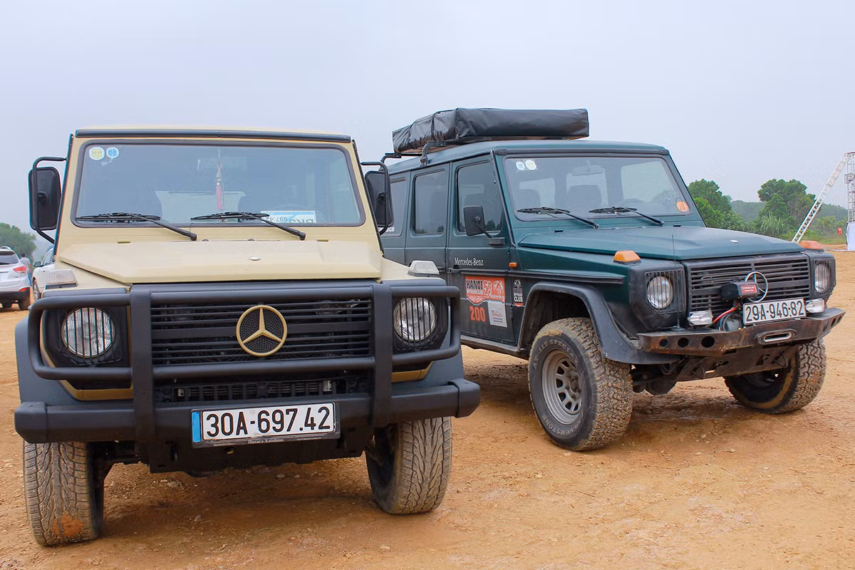Tại thị trường Việt Nam, mẫu xe off-road Mercedes-Benz 290 GD rất ít bởi dòng xe này rất khó tìm để mua. Mới đây, hình ảnh của chiếc Mercedes-Benz 290 GD bất ngờ xuất hiện tại một sự kiện diễn ra vào ngày 9/9 tại Làng Văn hóa các dân tộc Việt Nam.