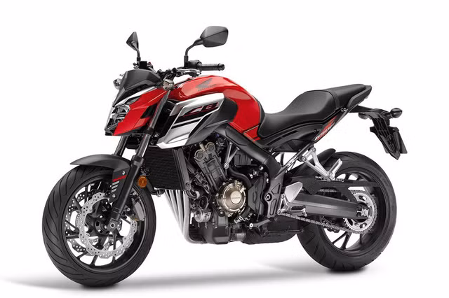 Từng được giới thiệu tại triển lãm EICMA năm ngoái, hiện giá bán của Honda CBR650F 2017 có giá khởi điểm từ 999.000 Yên (khoảng 208,6 triệu đồng) và của CB650F là 923.400 Yên (khoảng 193 triệu đồng).